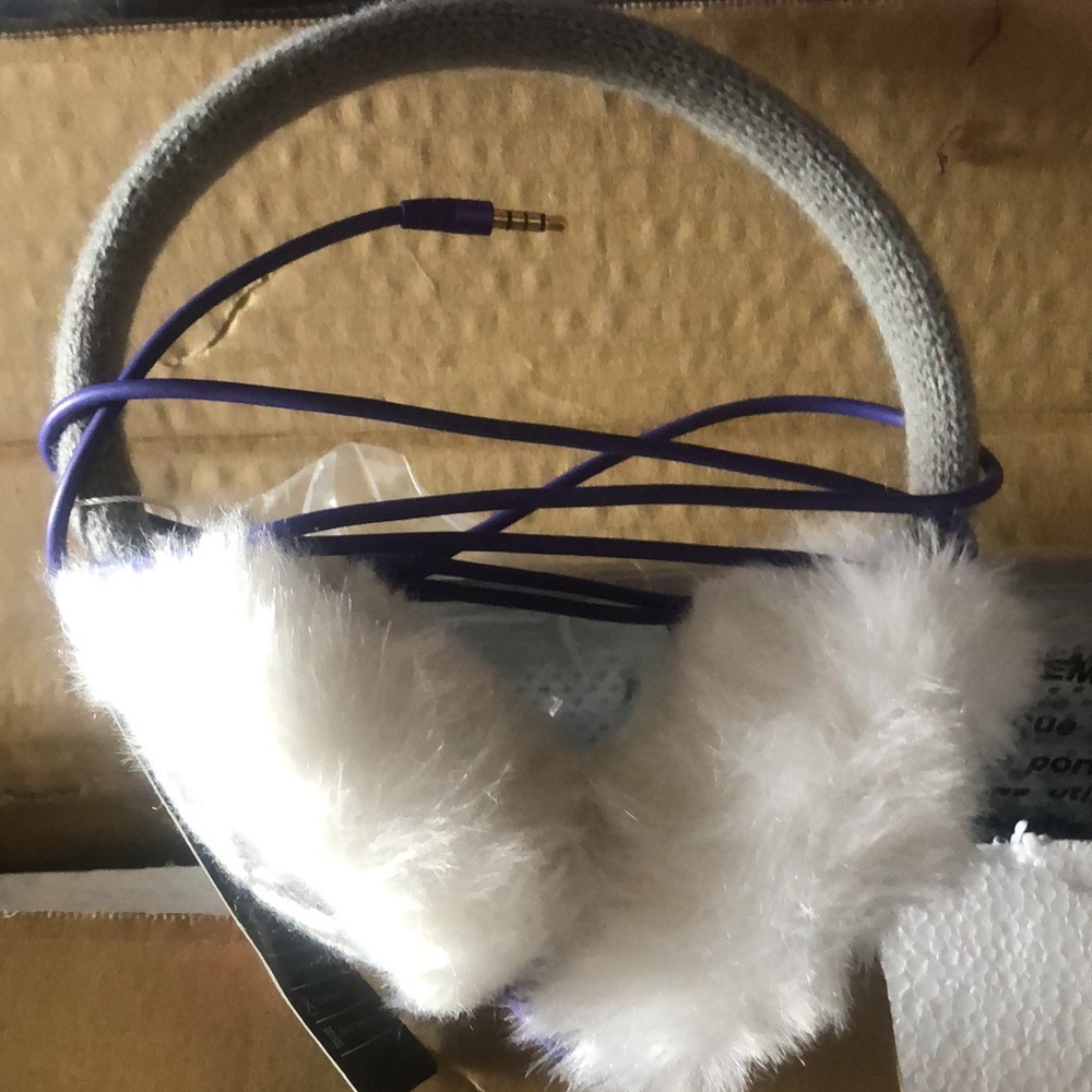Earmuff Headphones.                 @strg